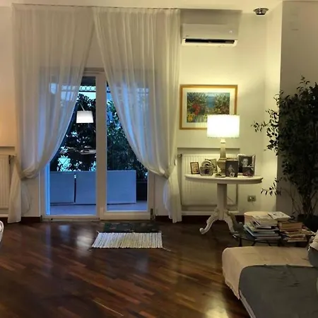 In Chiaja, 3* Neapel