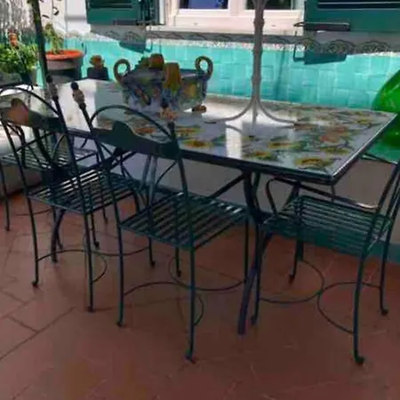 In Chiaja, 3*